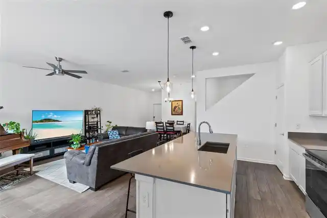 Listing Photo 10