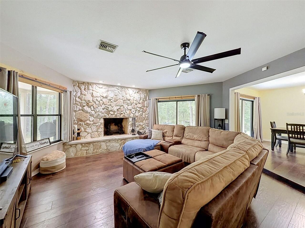 Listing Photo 12