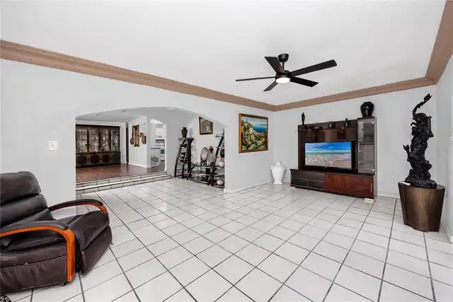 Listing Photo 9