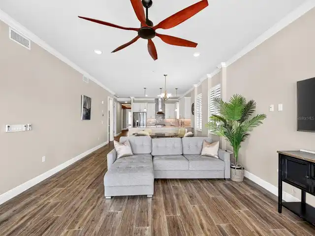 Listing Photo 12