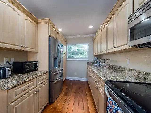 Listing Photo 16
