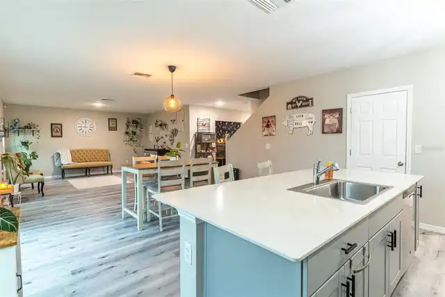 Listing Photo 8