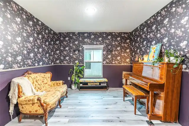 Listing Photo 25