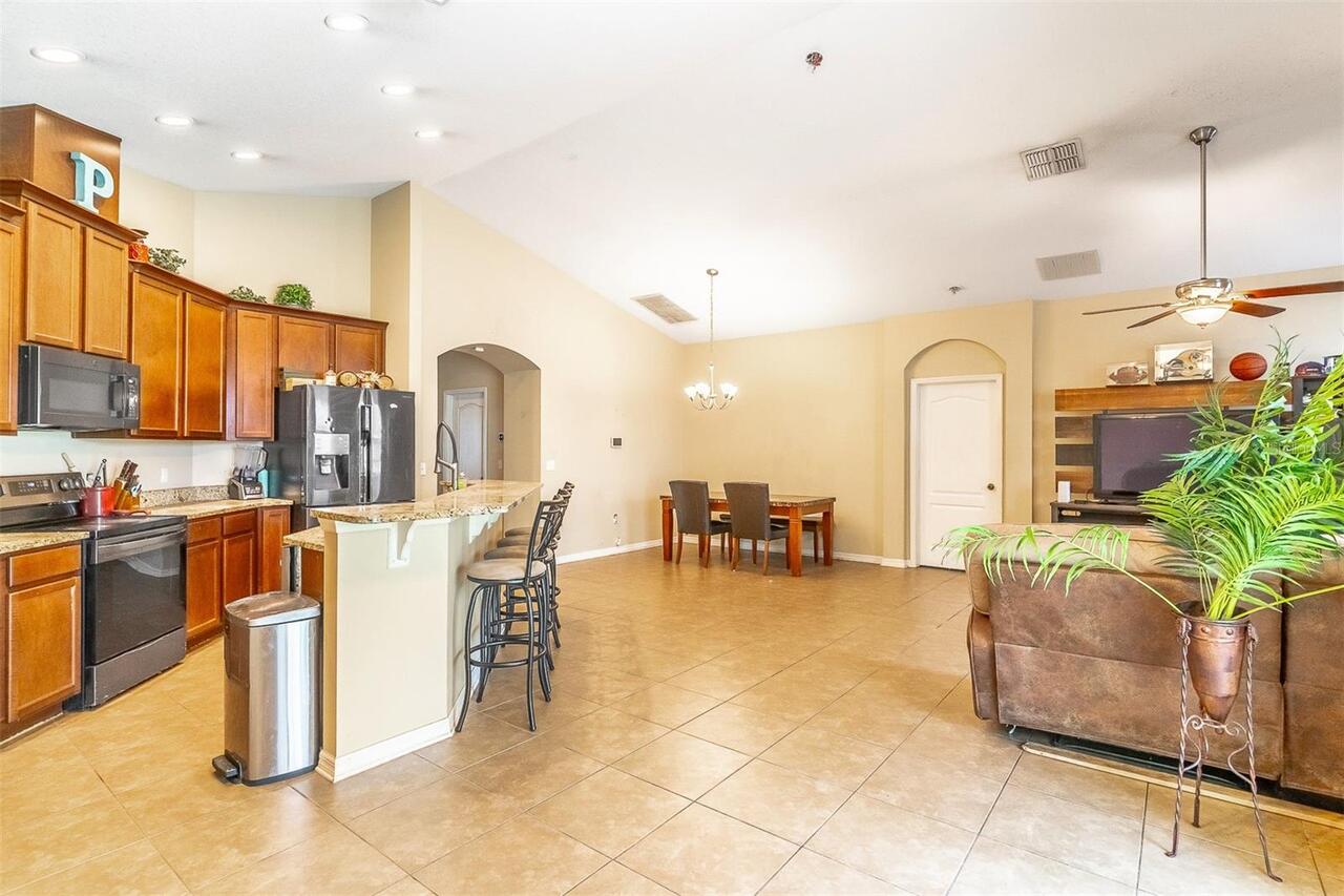 Listing Photo 12