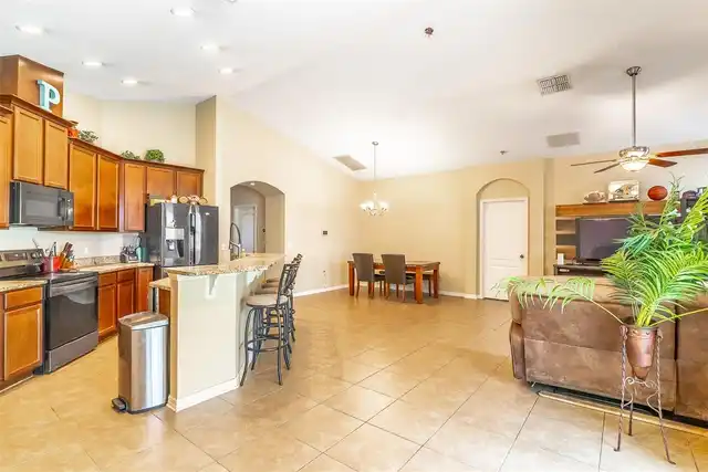 Listing Photo 12