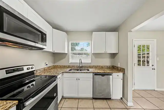 Listing Photo 9