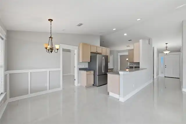 Listing Photo 9