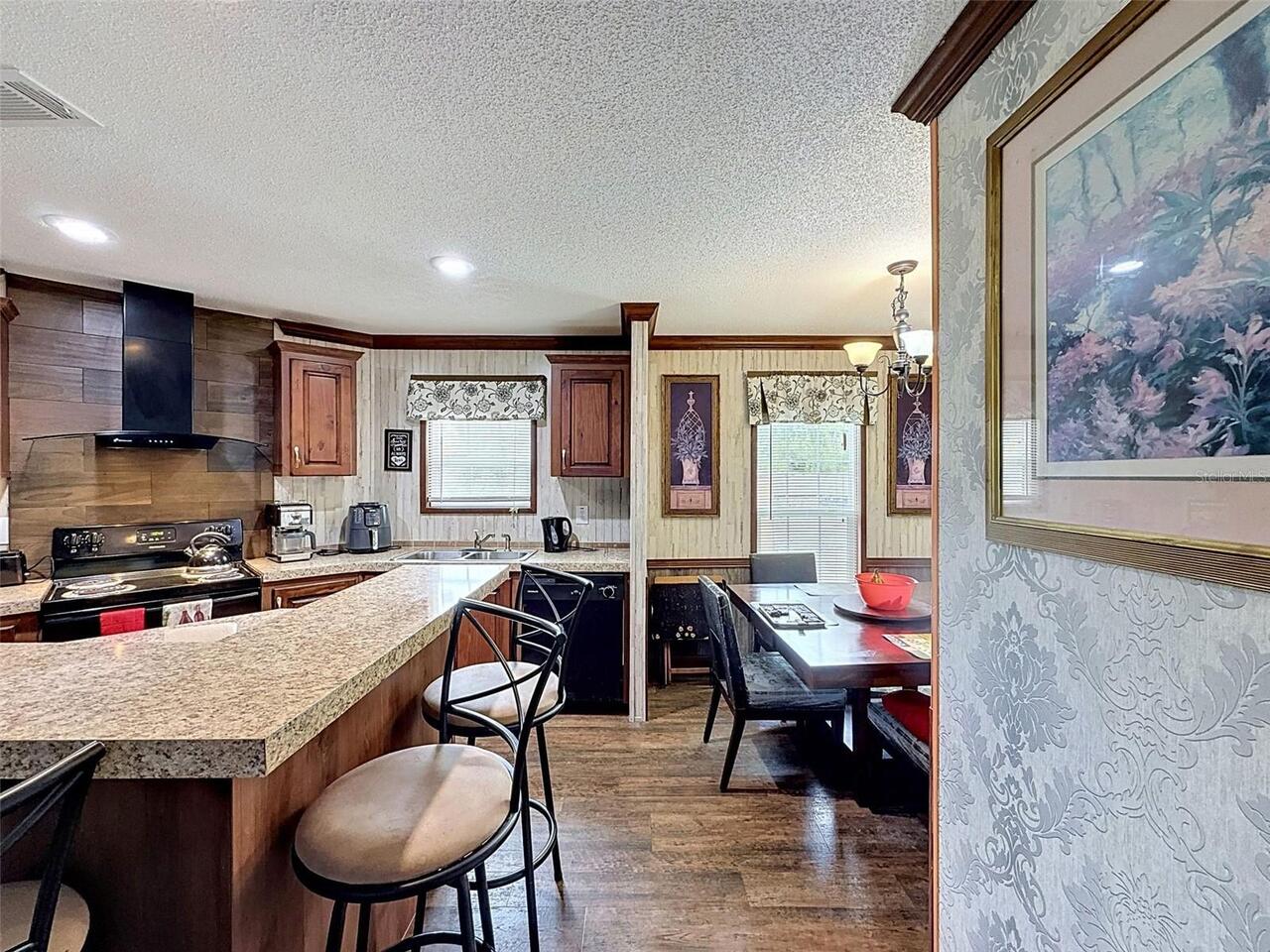 Listing Photo 12