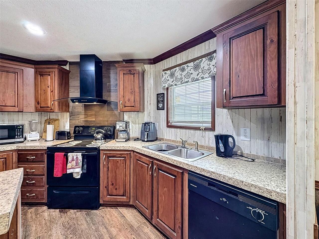 Listing Photo 16