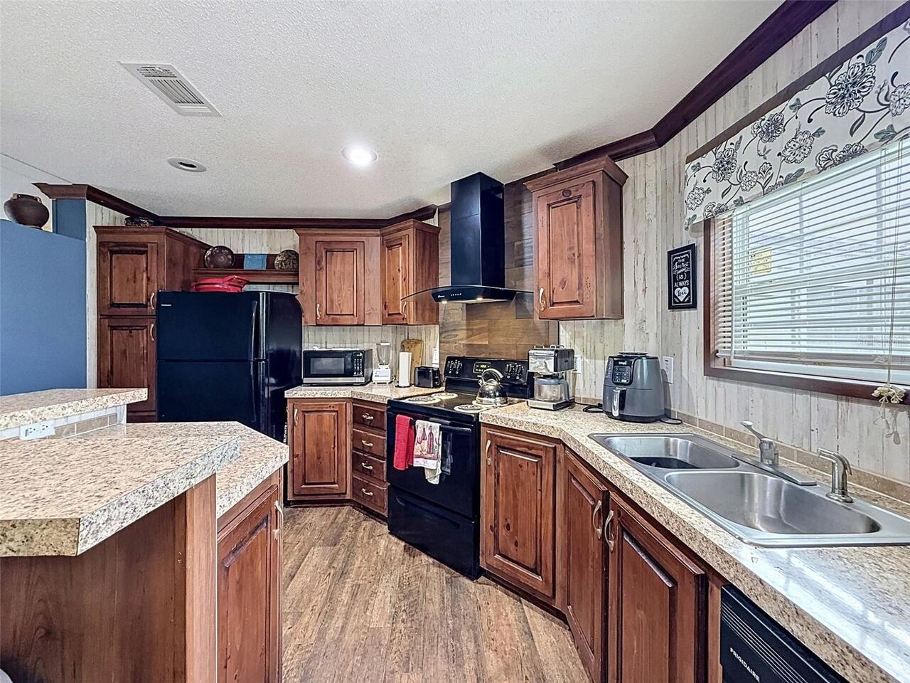 Listing Photo 17
