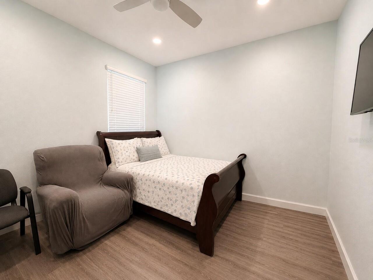 Listing Photo 12