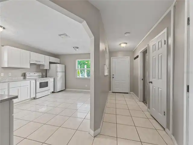 Listing Photo 8