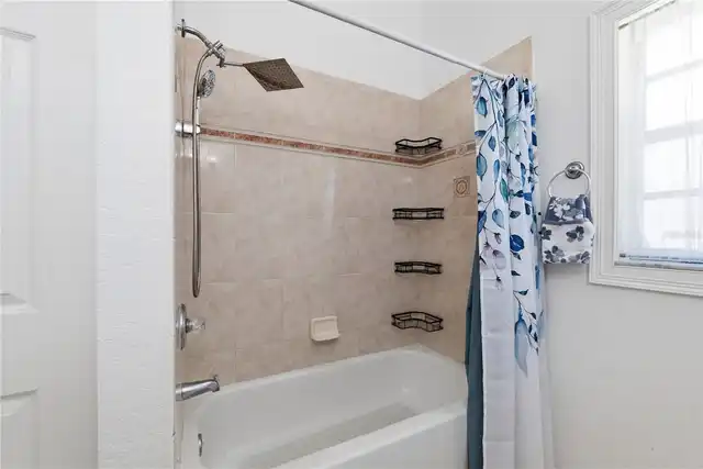 Listing Photo 12