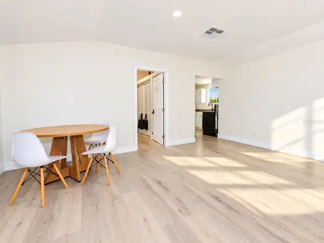 Listing Photo 14