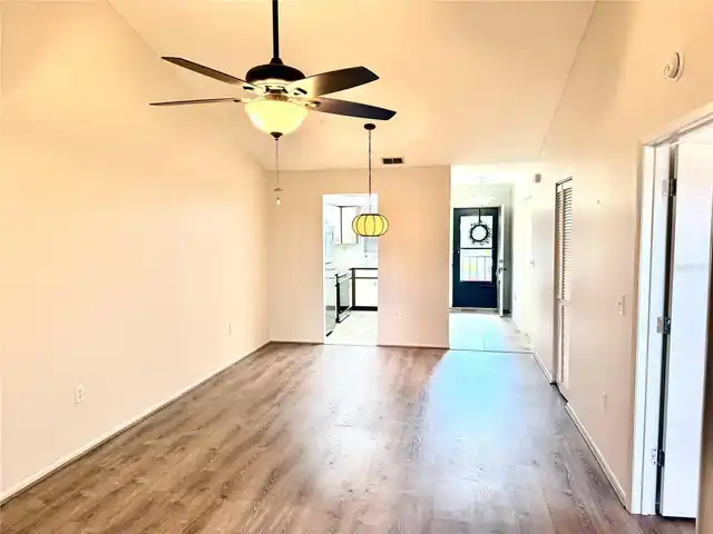 Listing Photo 9