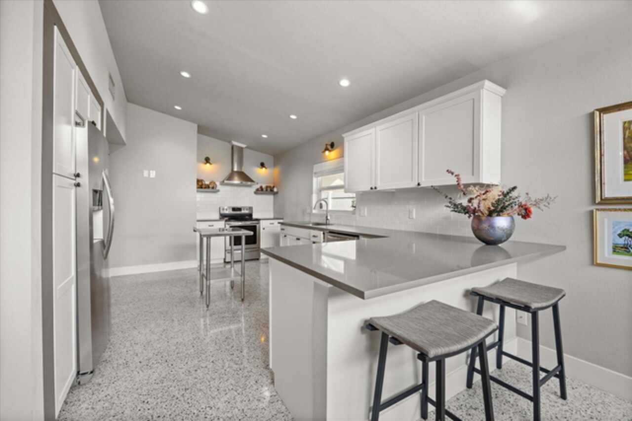 Listing Photo 8