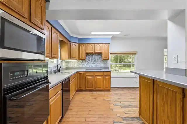 Listing Photo 11