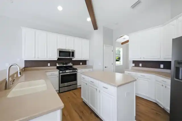 Listing Photo 12