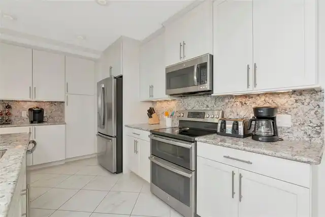 Listing Photo 12