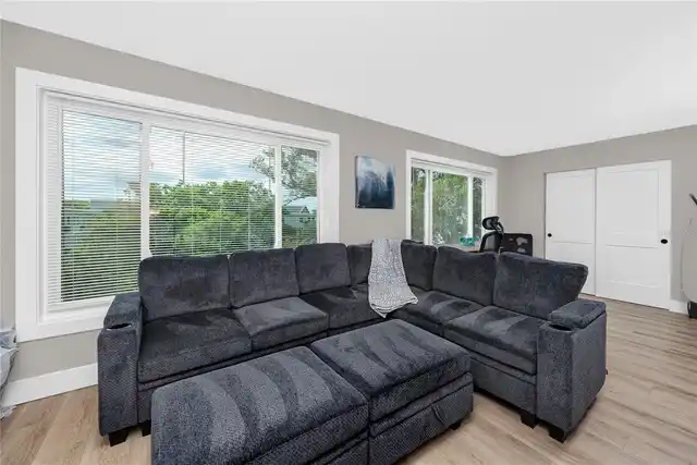 Listing Photo 12