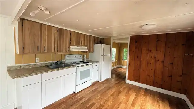 Listing Photo 12