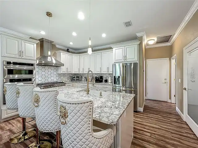Listing Photo 10