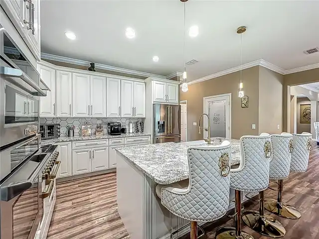 Listing Photo 17