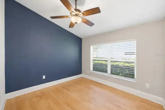 Listing Photo 12