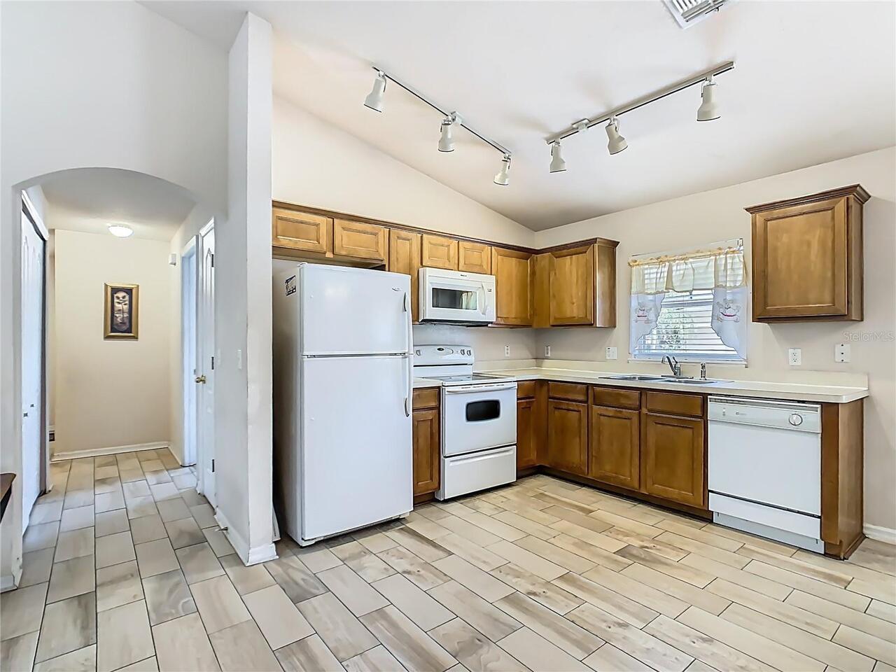 Listing Photo 10