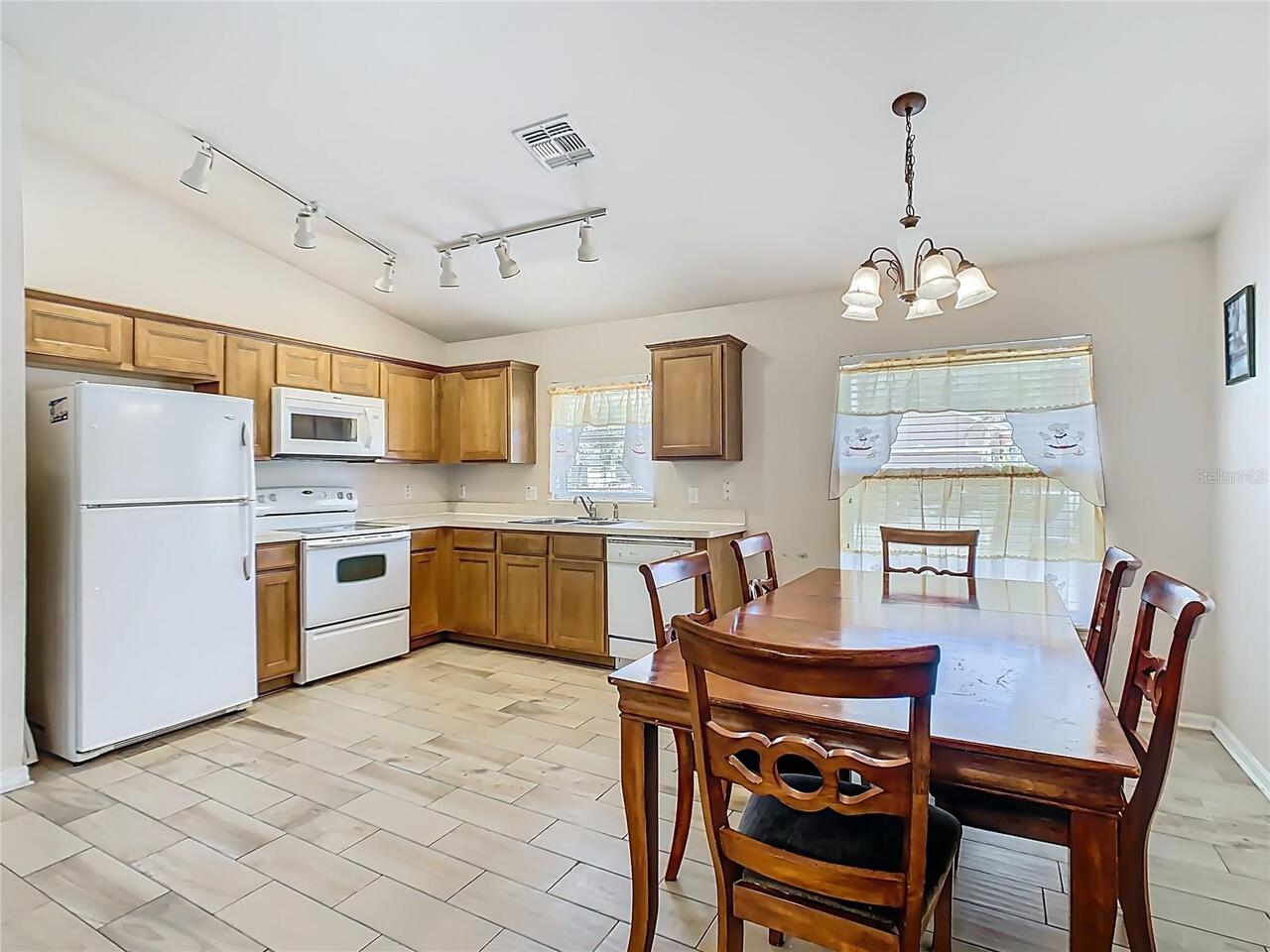 Listing Photo 9