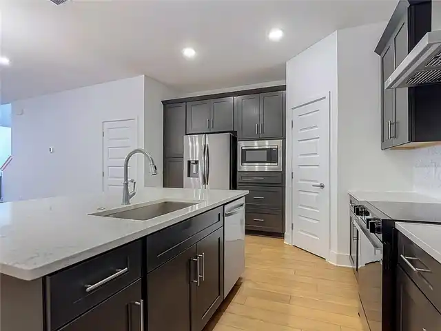 Listing Photo 6