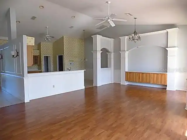 Listing Photo 12
