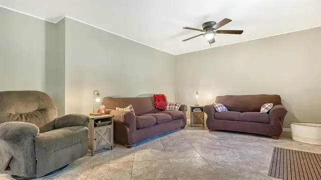 Listing Photo 8