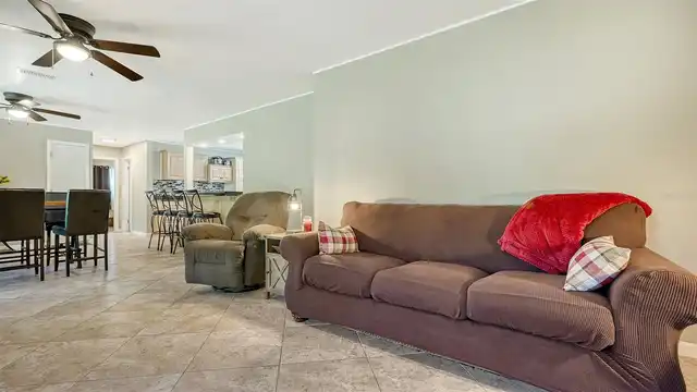 Listing Photo 9