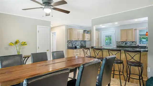 Listing Photo 12