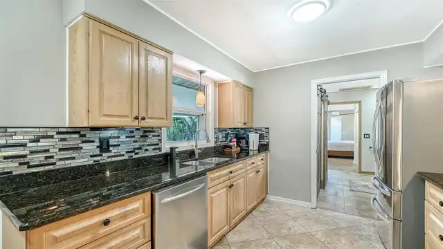 Listing Photo 14