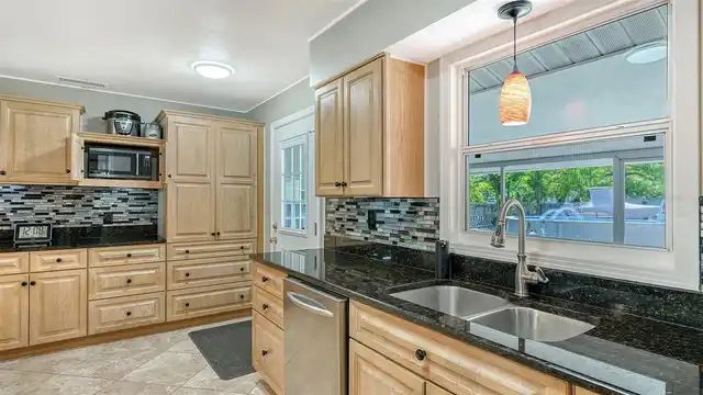 Listing Photo 18