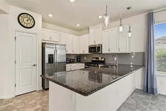 Listing Photo 12