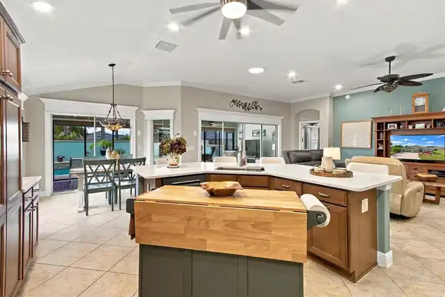 Listing Photo 11