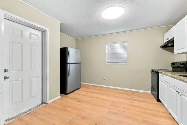 Listing Photo 6