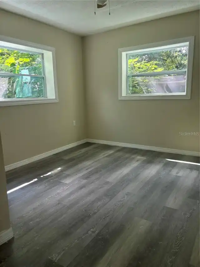 Listing Photo 8