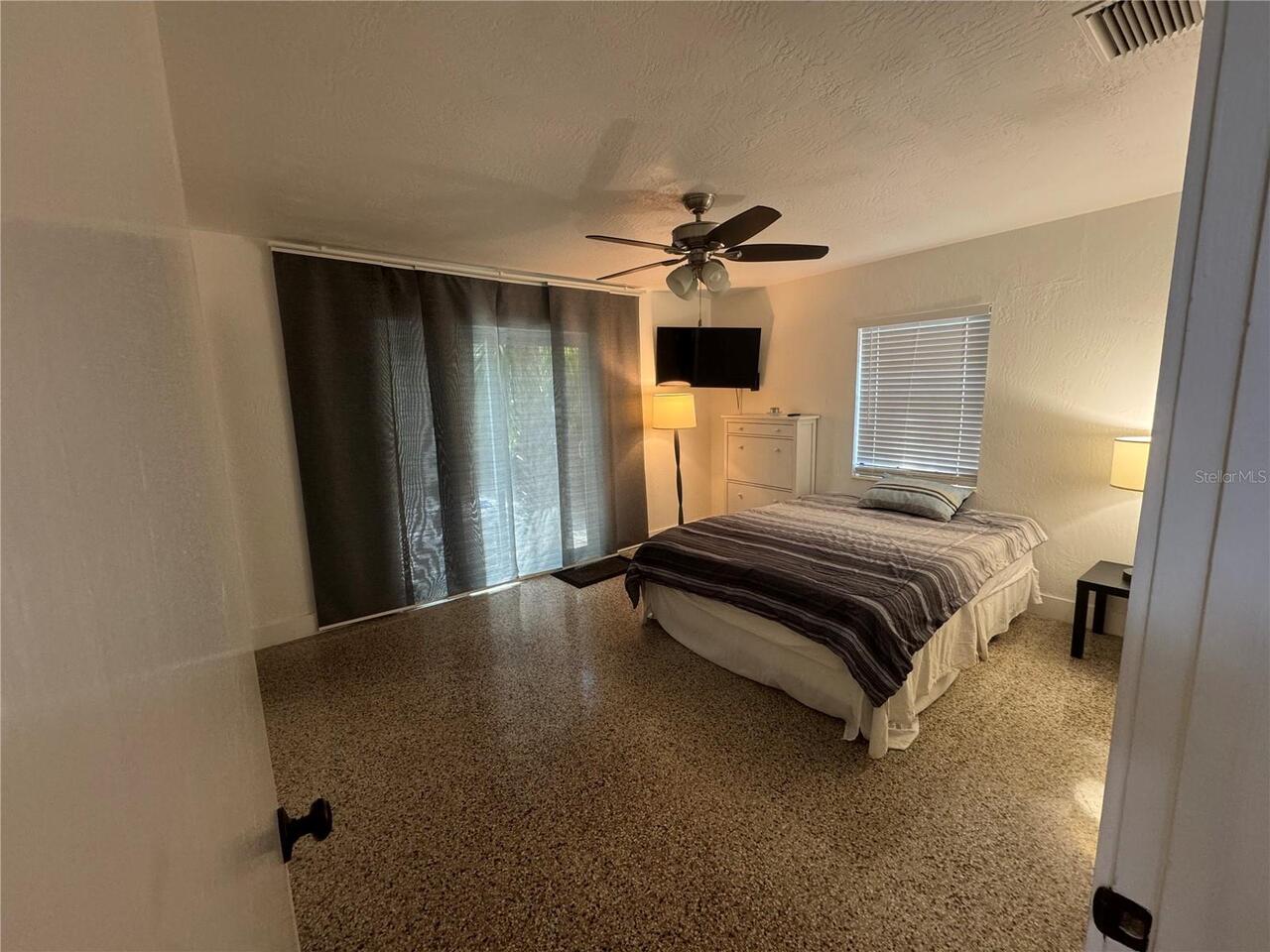 Listing Photo 12