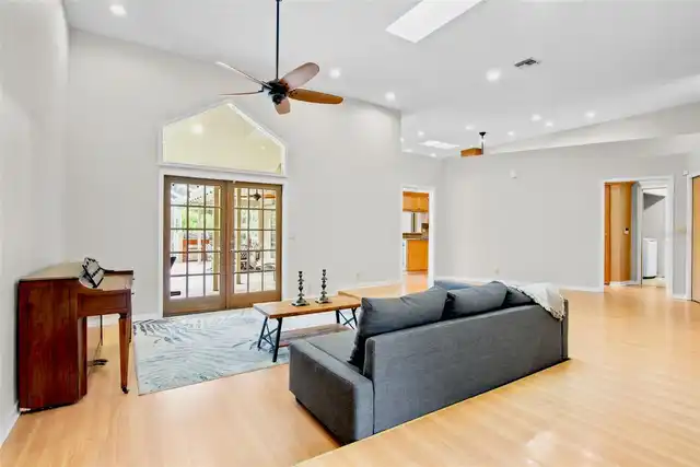 Listing Photo 7