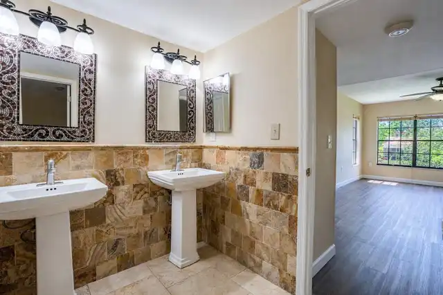 Listing Photo 11