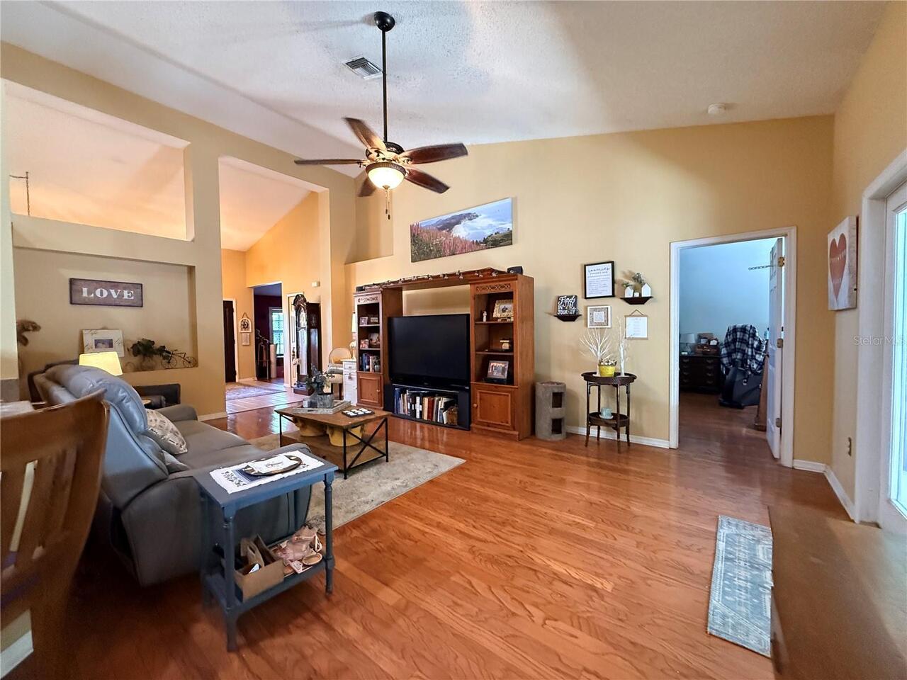 Listing Photo 11