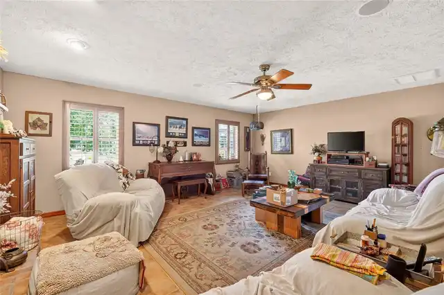 Listing Photo 12
