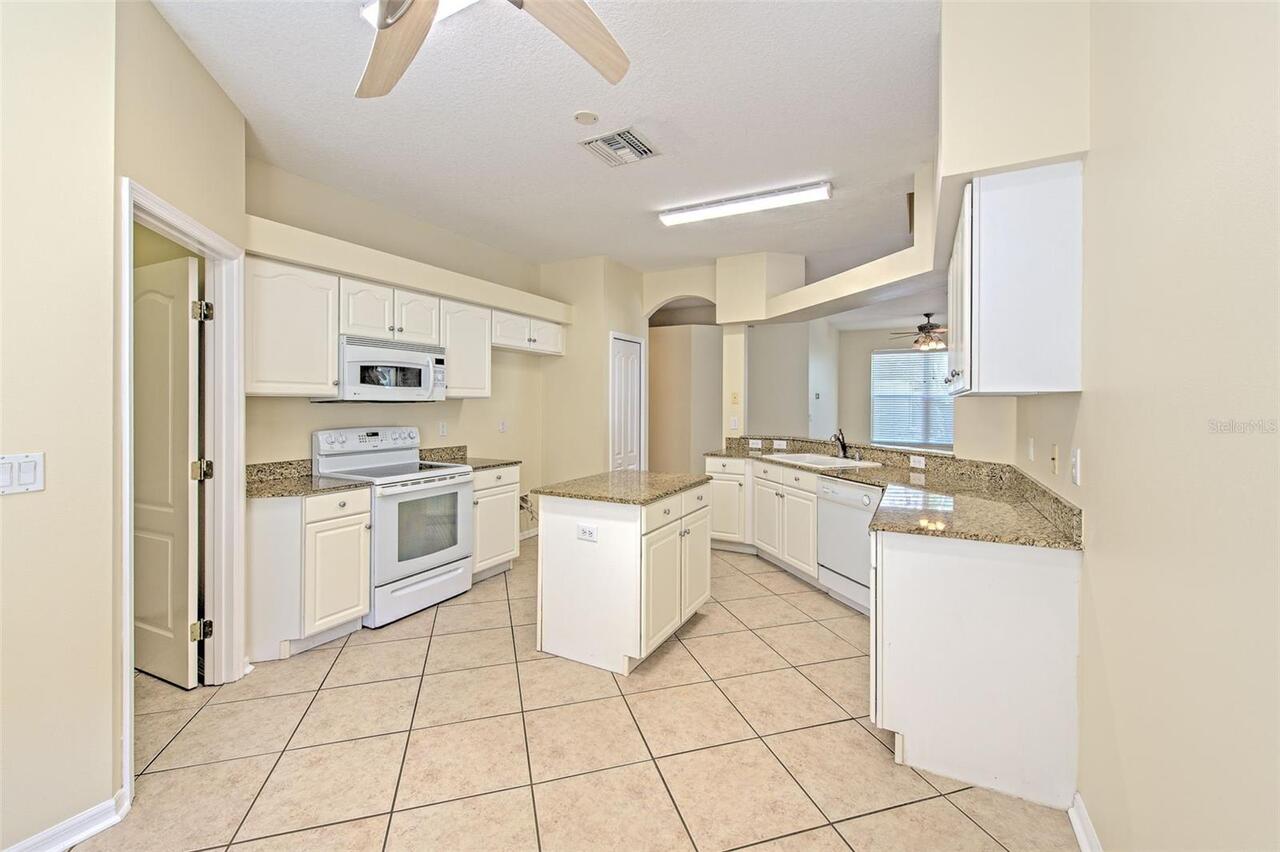 Listing Photo 12