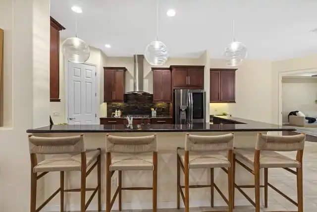 Listing Photo 8