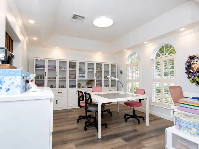 Listing Photo 8