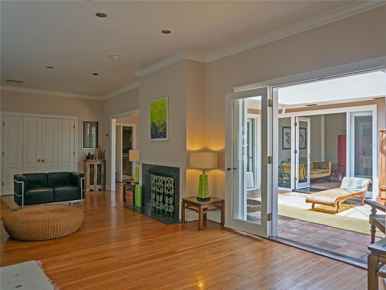 Listing Photo 11